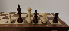 Turnajové šachy velikost 4 - Ořech